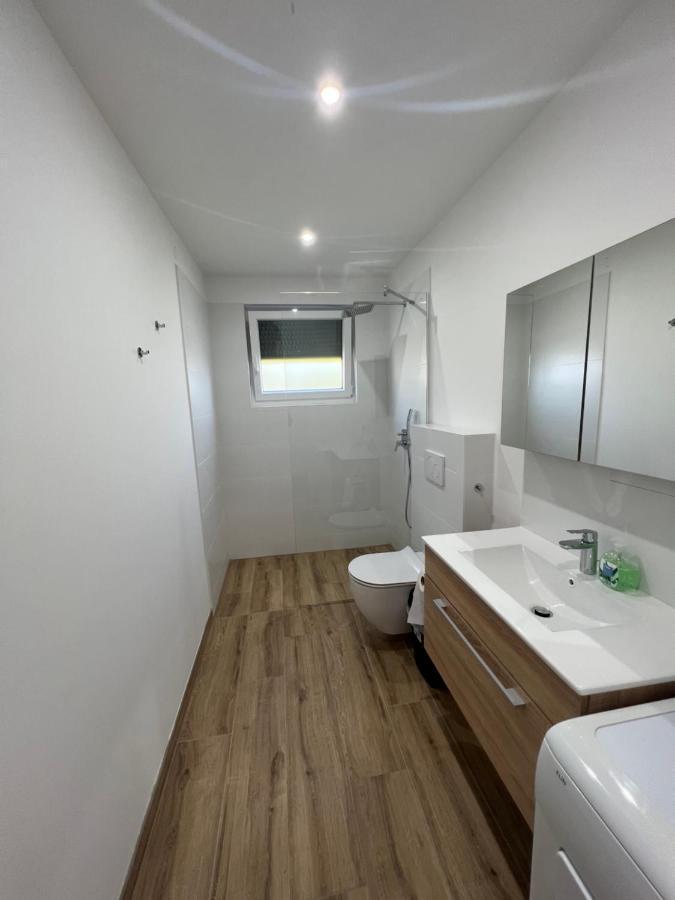 Semi 3a Neubauwohnung In Fur 4 Personen Wiedeń